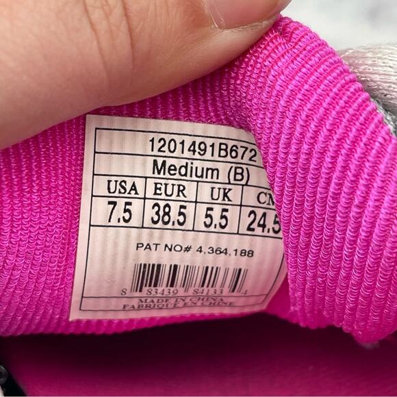 Brooks Ravenna 5 Running Shoes. Size 7.5. In good used condition! - Picture 8 of 9